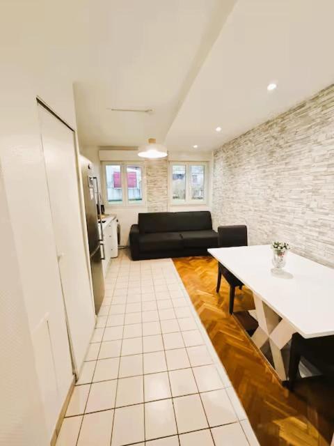 Mini-Studio Avec Kitchenette Ou Chambre Confort Avec Frigo Et Tv - Parking En Option Sur Resa ! Chaville Eksteriør bilde
