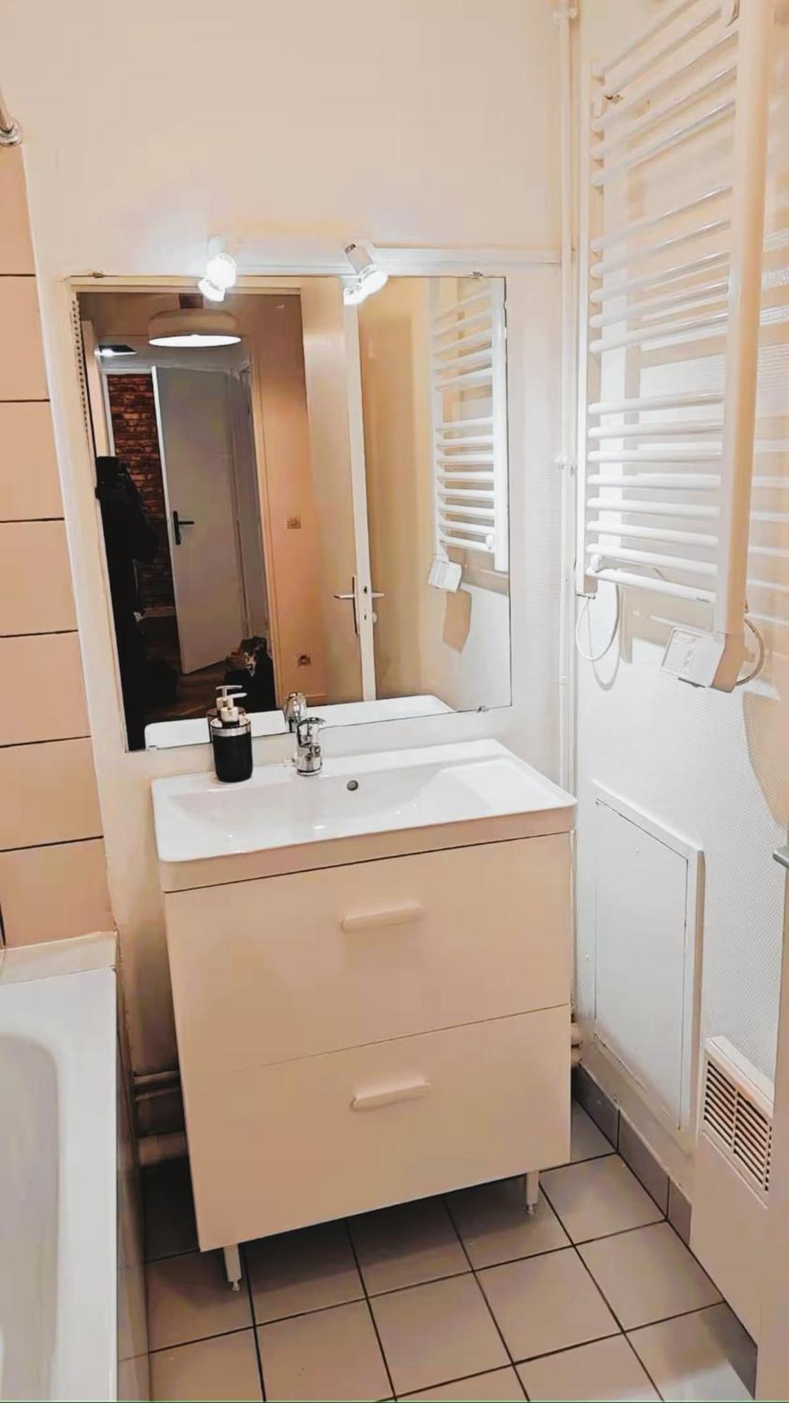 Mini-Studio Avec Kitchenette Ou Chambre Confort Avec Frigo Et Tv - Parking En Option Sur Resa ! Chaville Eksteriør bilde