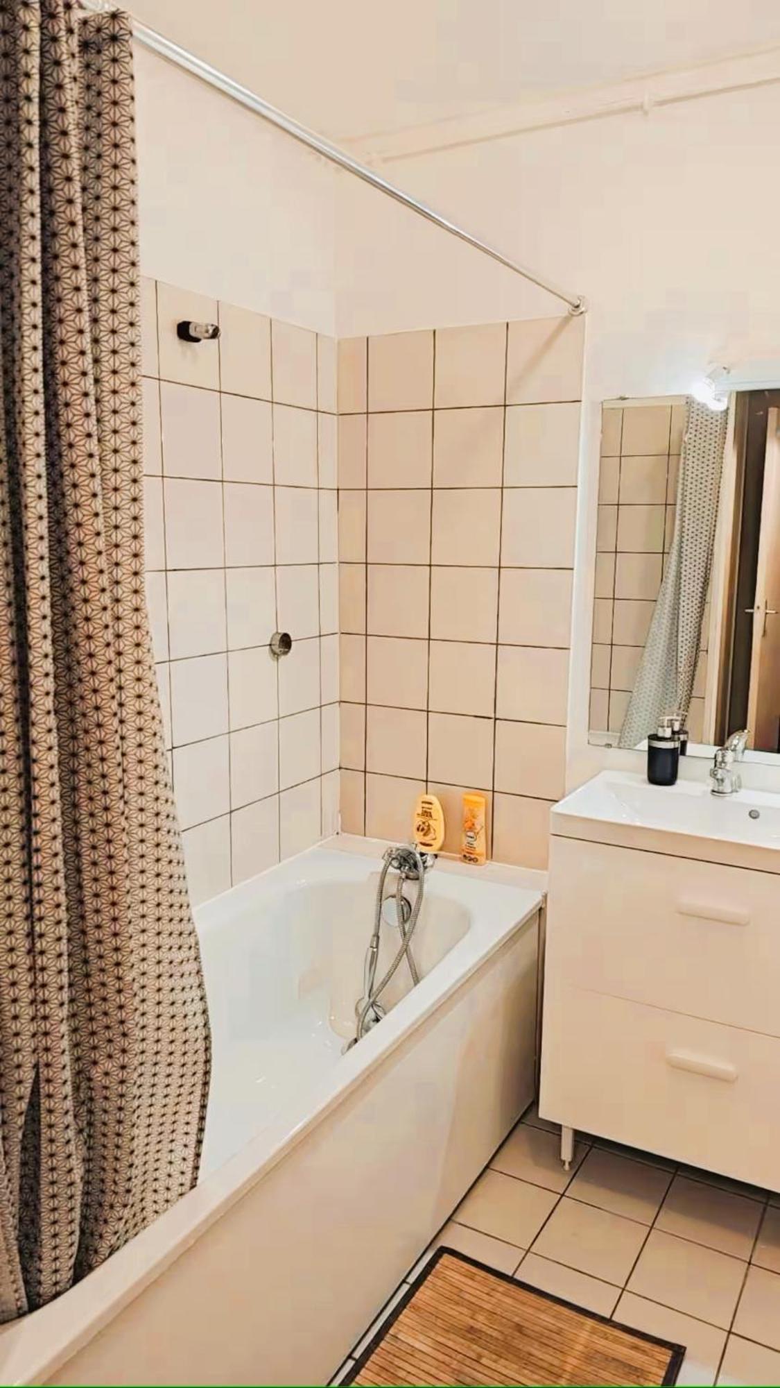 Mini-Studio Avec Kitchenette Ou Chambre Confort Avec Frigo Et Tv - Parking En Option Sur Resa ! Chaville Eksteriør bilde
